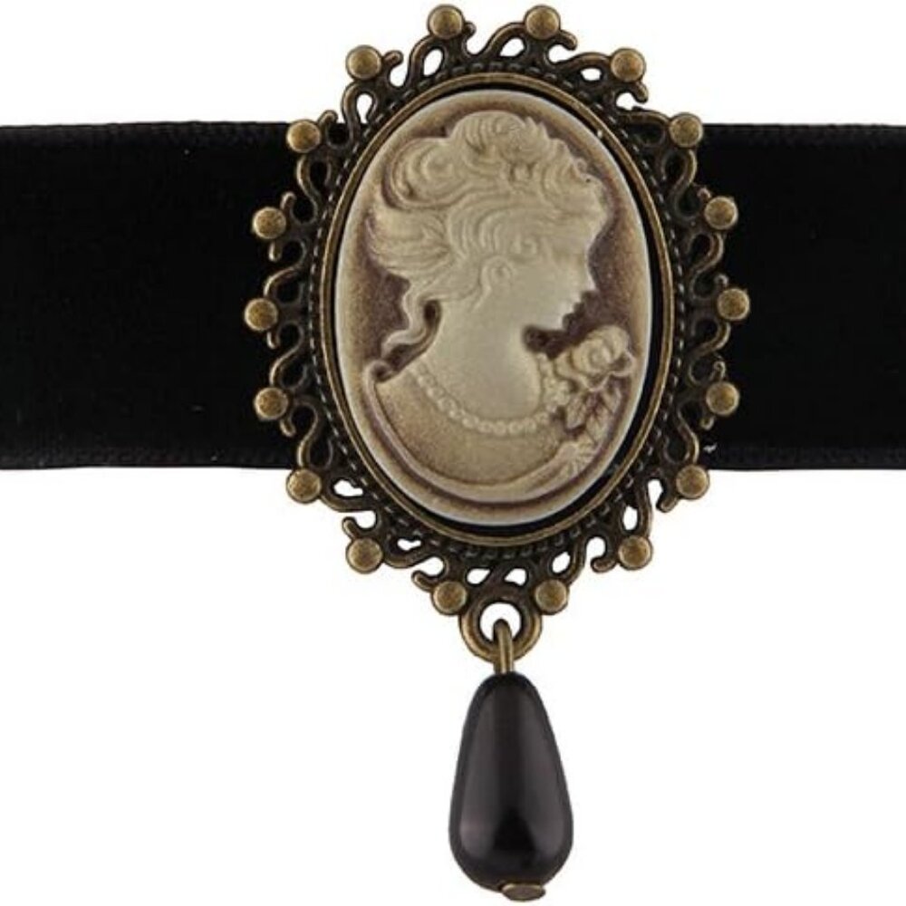 Victorian Pearl Velvet Choker Necklace